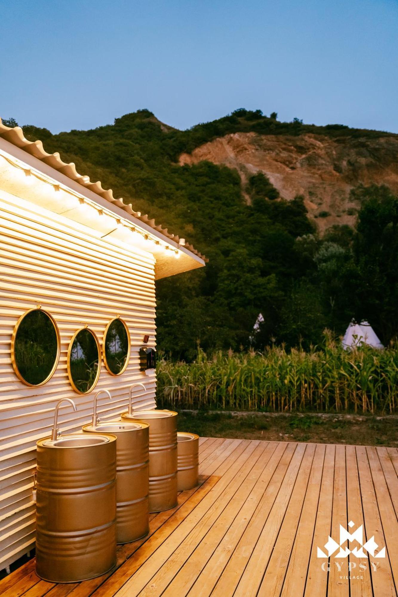 Gipsy Village Park Hotel Asureti Exterior photo